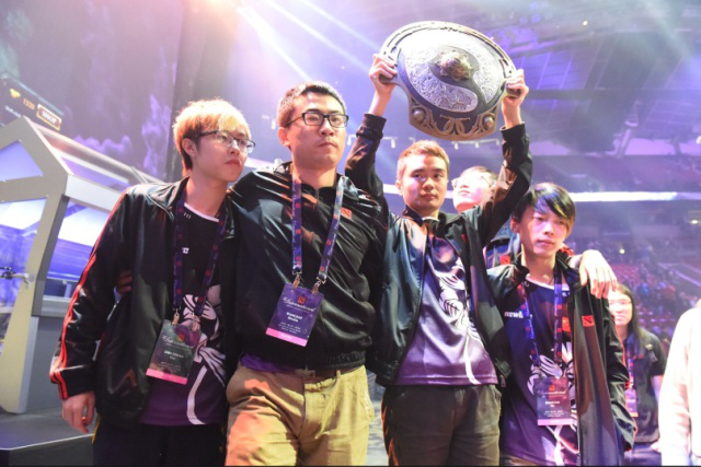 iG选手赛后返图：YSKM眼里无光 全队表情严肃