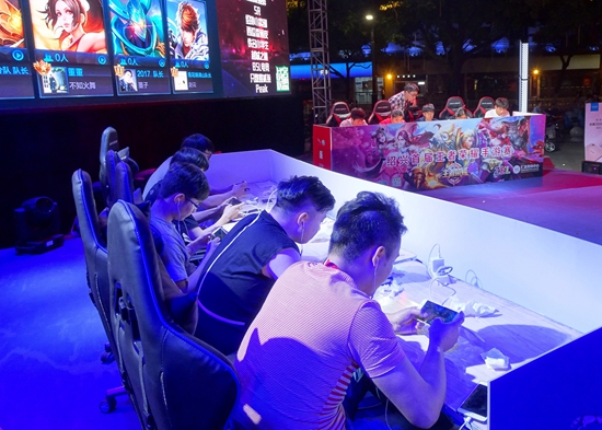 人气颇低LPL夏决虎牙官方实时人数最多仅3.2万 不及瓦EDG夺冠