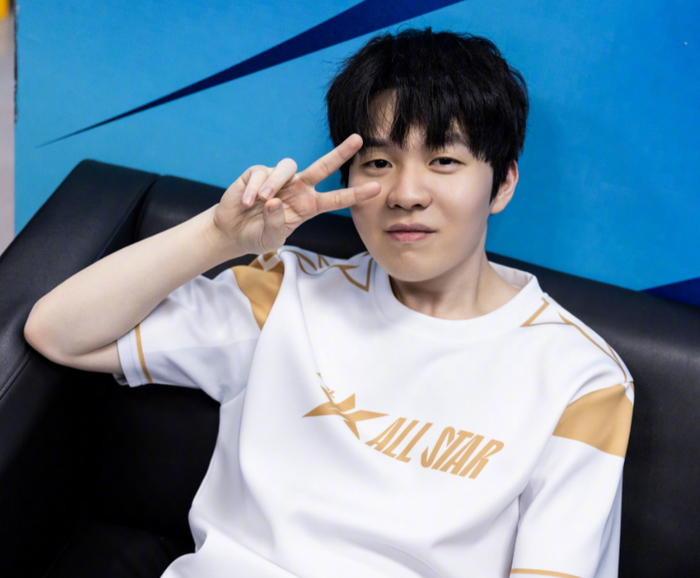 LOL官方宣布：2023上半赛季排位奖励皮肤为胜利凤凰艾尼维亚